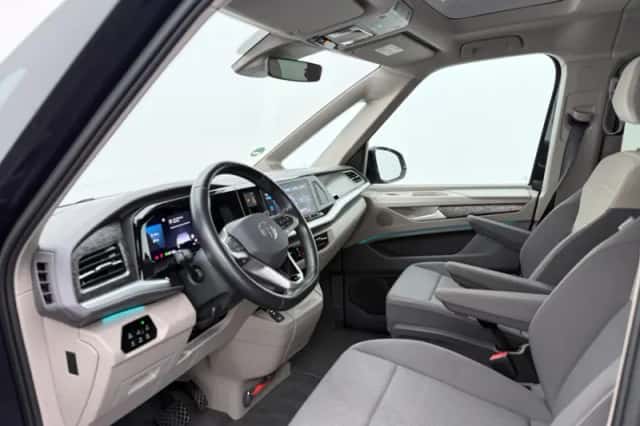 Volkswagen Multivan (2023) thumbnail 4