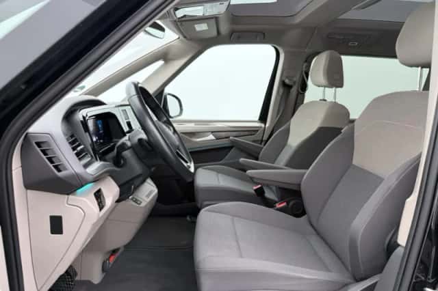 Volkswagen Multivan (2023) thumbnail 5