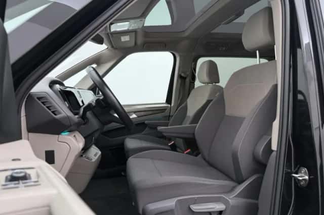 Volkswagen Multivan (2023) thumbnail 5