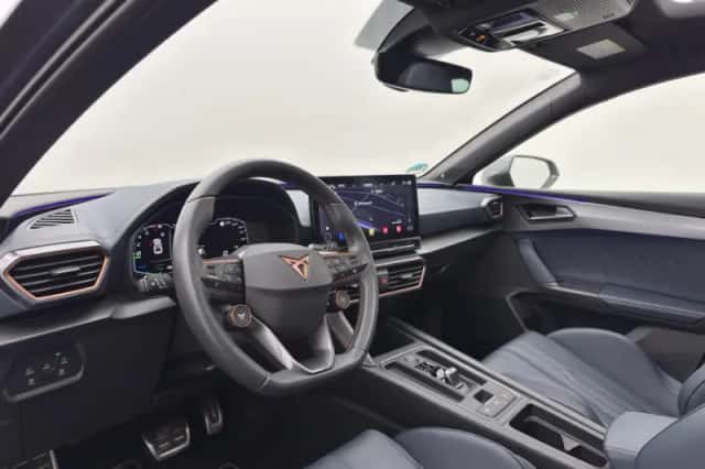 CUPRA Leon (2024) thumbnail 4