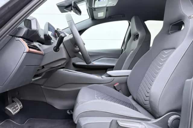 CUPRA Born (2024) thumbnail 5
