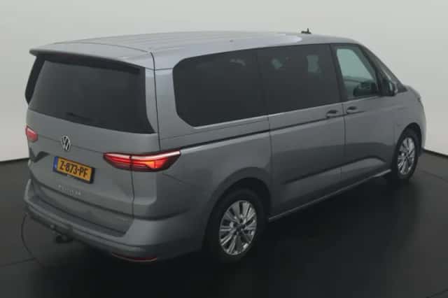 Volkswagen Multivan (2024) thumbnail 6