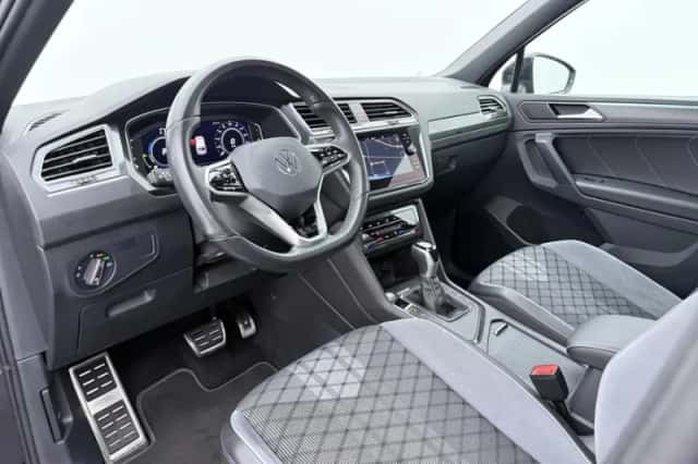 Volkswagen Tiguan (2023) thumbnail 4