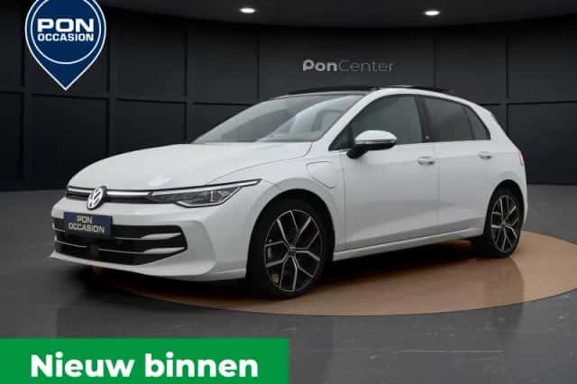Volkswagen Golf (2024) thumbnail 1