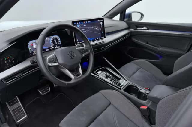Volkswagen Golf (2024) thumbnail 4