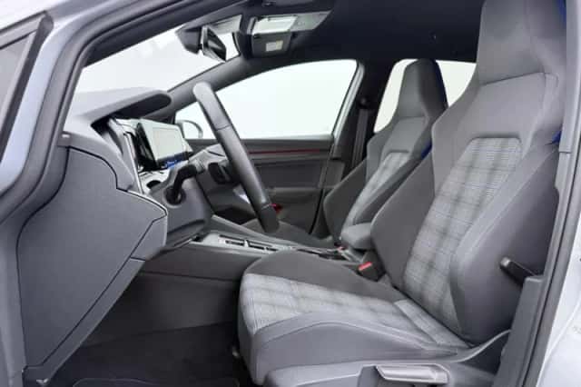 Volkswagen Golf (2022) thumbnail 5