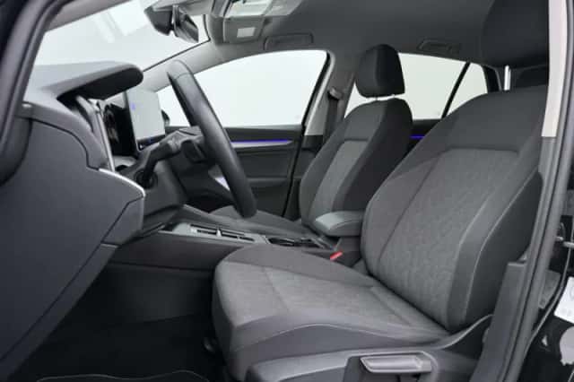 Volkswagen Golf (2024) thumbnail 5