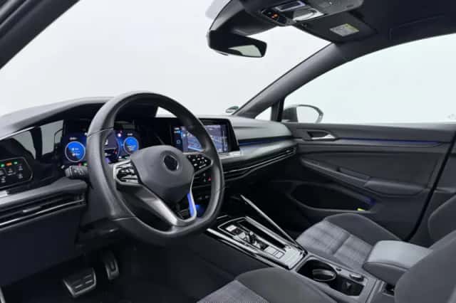 Volkswagen Golf (2022) thumbnail 4