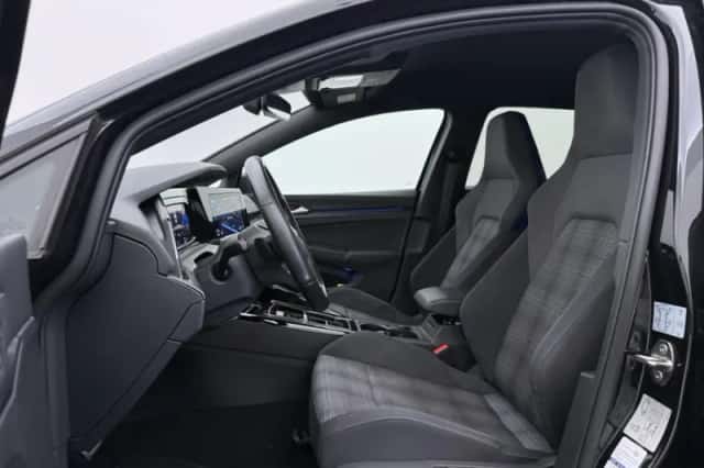 Volkswagen Golf (2022) thumbnail 5
