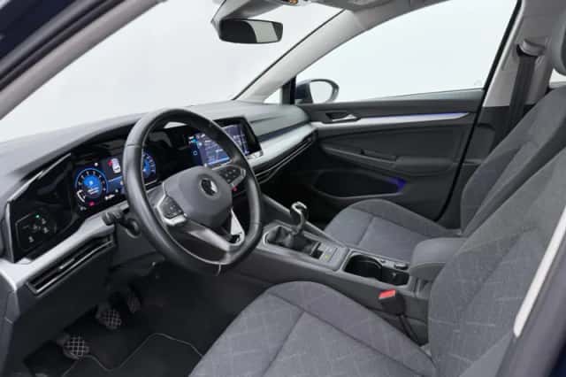 Volkswagen Golf (2021) thumbnail 4