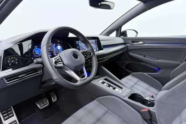 Volkswagen Golf (2022) thumbnail 4