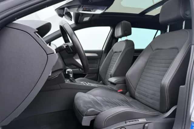 Volkswagen Passat (2022) thumbnail 5