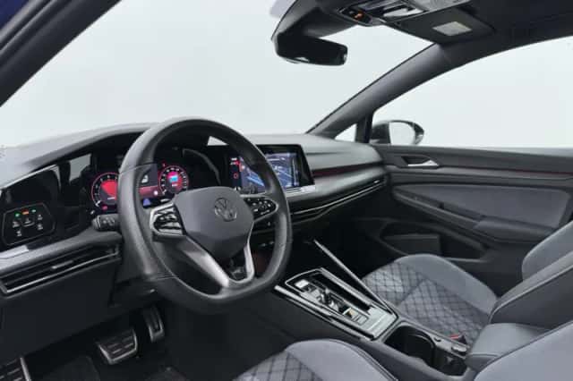 Volkswagen Golf (2023) thumbnail 4