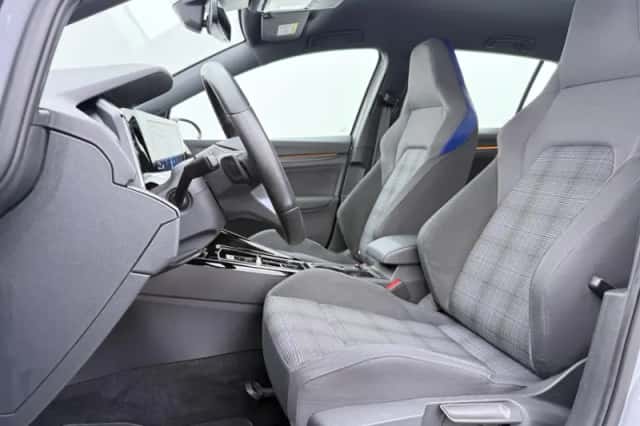 Volkswagen Golf (2023) thumbnail 5
