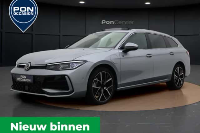 Volkswagen Passat (2025) thumbnail 2