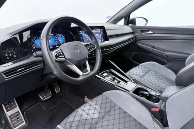 Volkswagen Golf (2024) thumbnail 4