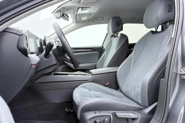 Volkswagen Passat (2025) thumbnail 5