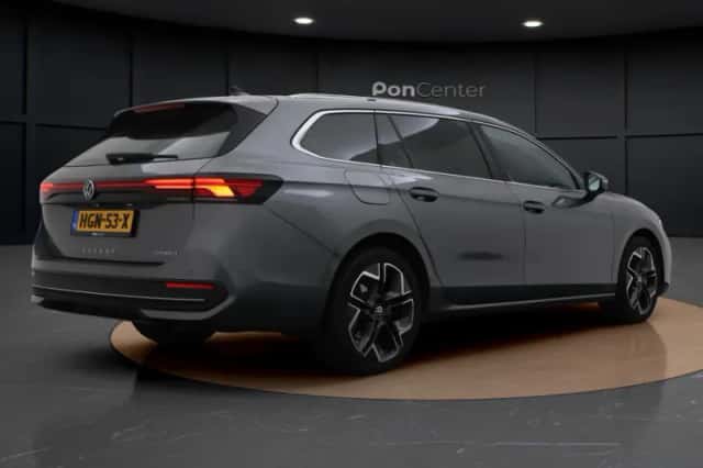 Volkswagen Passat (2025) thumbnail 6