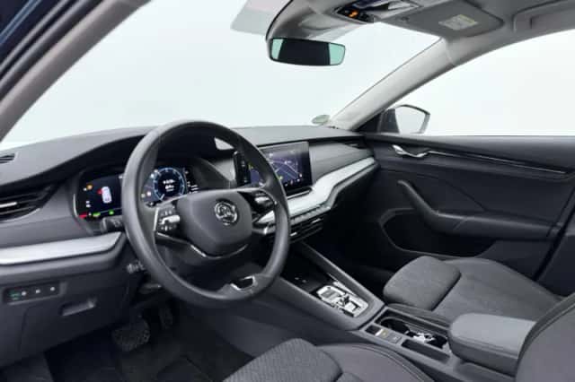 Škoda Octavia (2023) thumbnail 4