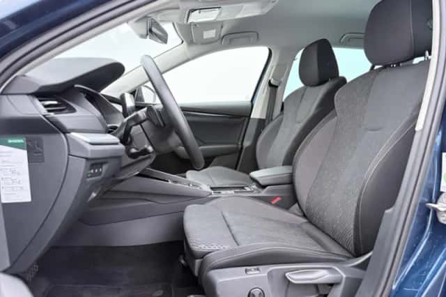 Škoda Octavia (2023) thumbnail 5