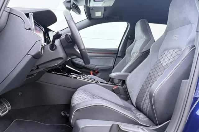 Volkswagen Golf (2024) thumbnail 5