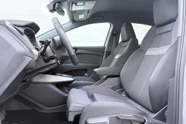 Audi Q4 e-tron (2024) thumbnail 5