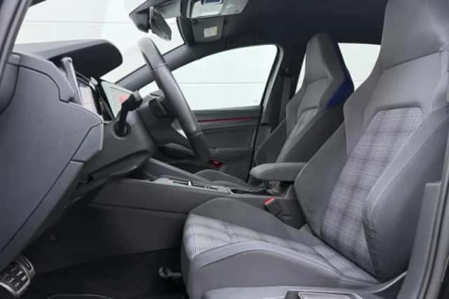 Volkswagen Golf (2022) thumbnail 5