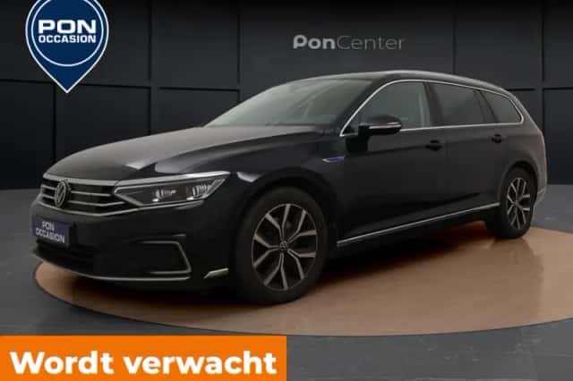 Volkswagen Passat (2022) thumbnail 2