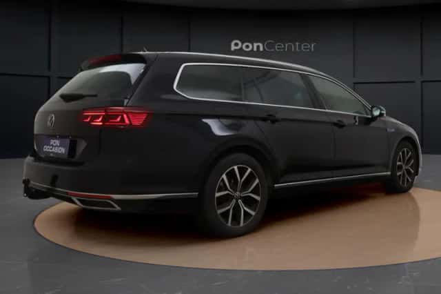 Volkswagen Passat (2022) thumbnail 6