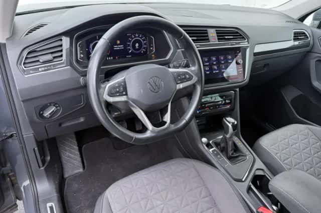 Volkswagen Tiguan (2023) thumbnail 4