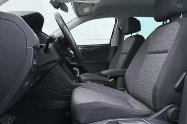 Volkswagen Tiguan (2023) thumbnail 5