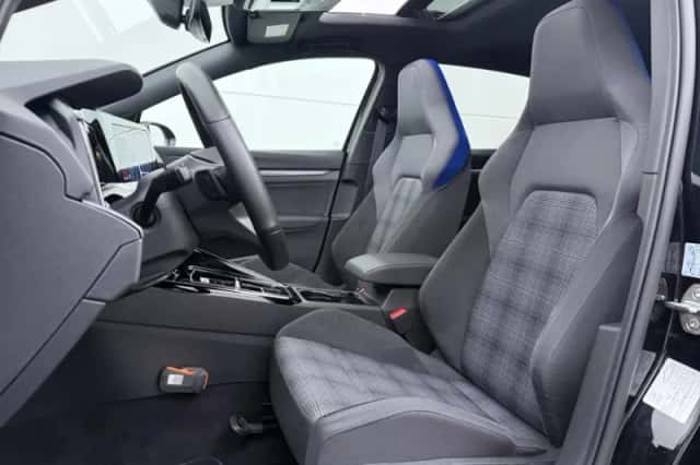 Volkswagen Golf (2022) thumbnail 5