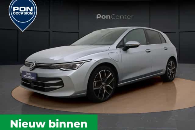 Volkswagen Golf (2024) thumbnail 1