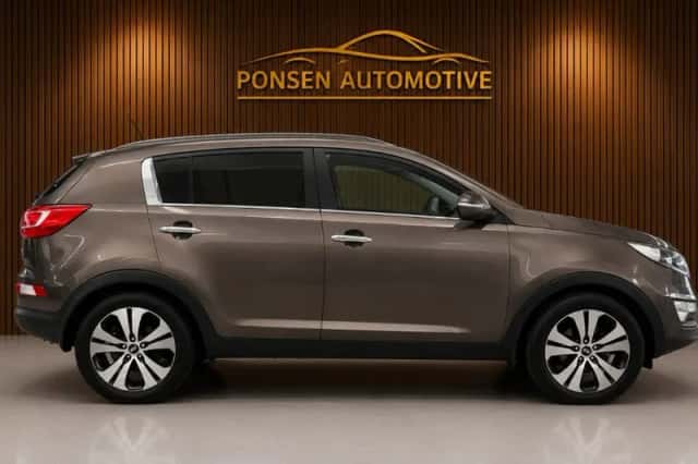 Kia Sportage (2011) thumbnail 2