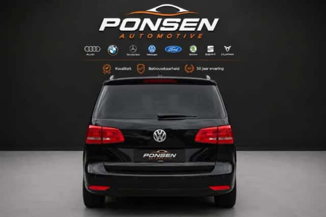 Volkswagen Touran (2012) thumbnail 3