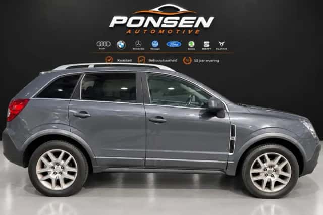 Opel Antara (2011) thumbnail 2
