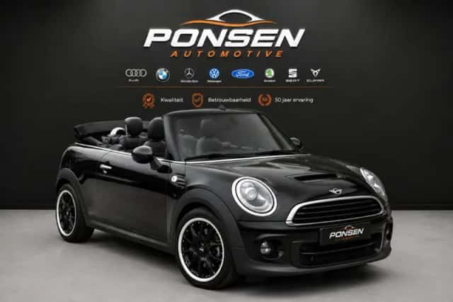 MINI Cabrio (2011) thumbnail 2