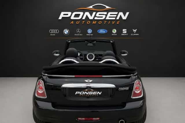 MINI Cabrio (2011) thumbnail 3