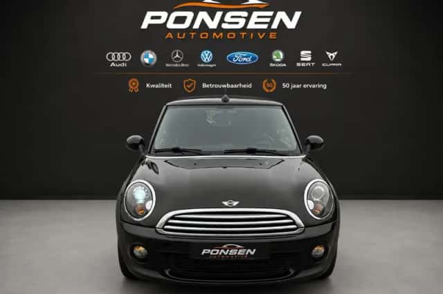 MINI Cabrio (2011) thumbnail 6