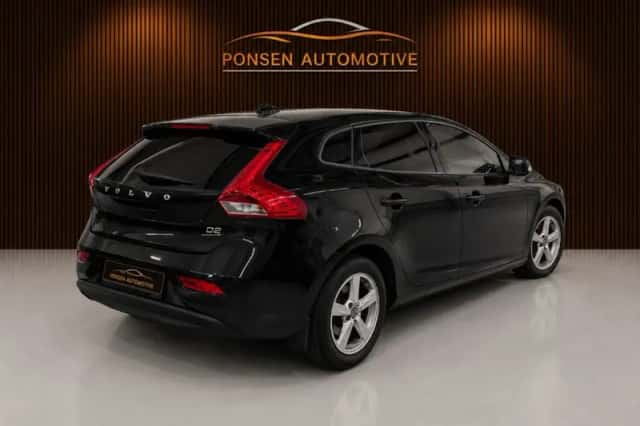 Volvo V40 (2016) thumbnail 2