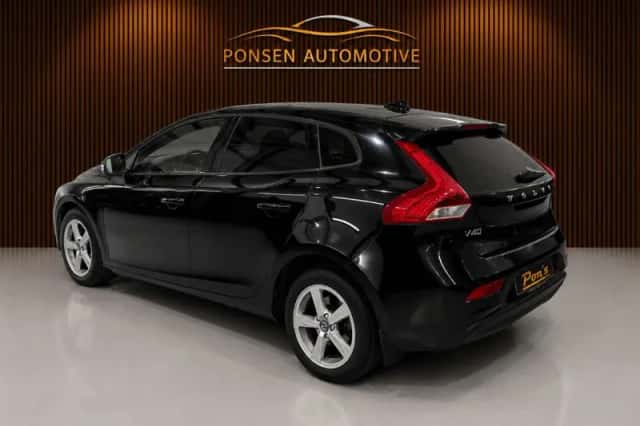 Volvo V40 (2016) thumbnail 3