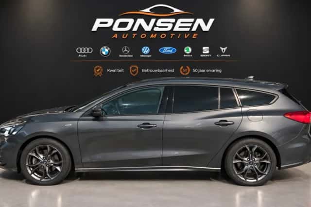 Ford Focus (2019) thumbnail 2