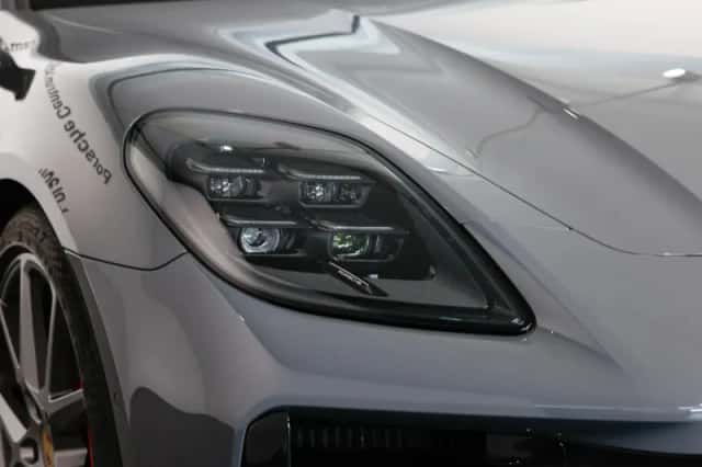 Porsche Panamera (2024) thumbnail 4