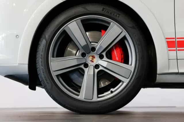Porsche Cayenne (2025) thumbnail 5