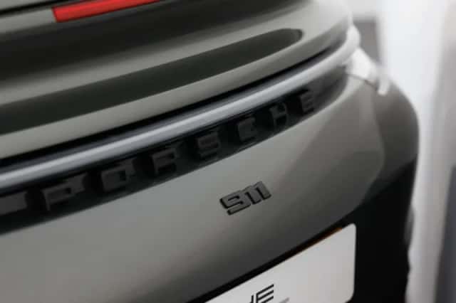 Porsche 911 (2024) thumbnail 5