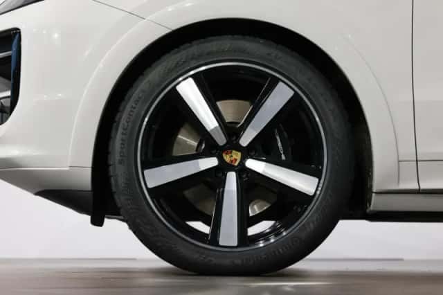 Porsche Cayenne (2024) thumbnail 6