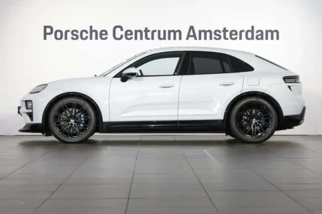 Porsche Macan (2024) thumbnail 2