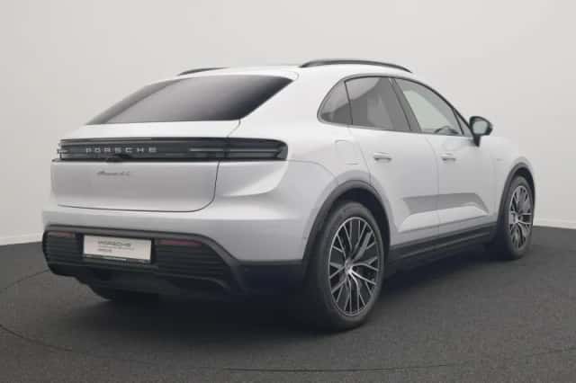 Porsche Macan (2025) thumbnail 5