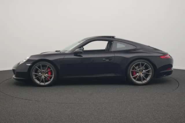 Porsche 911 (2017) thumbnail 2