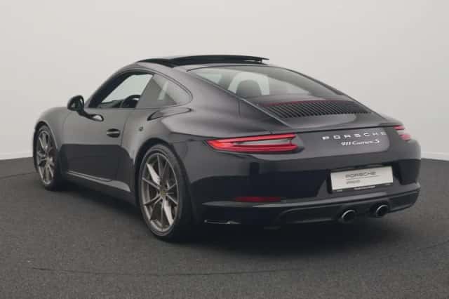 Porsche 911 (2017) thumbnail 3